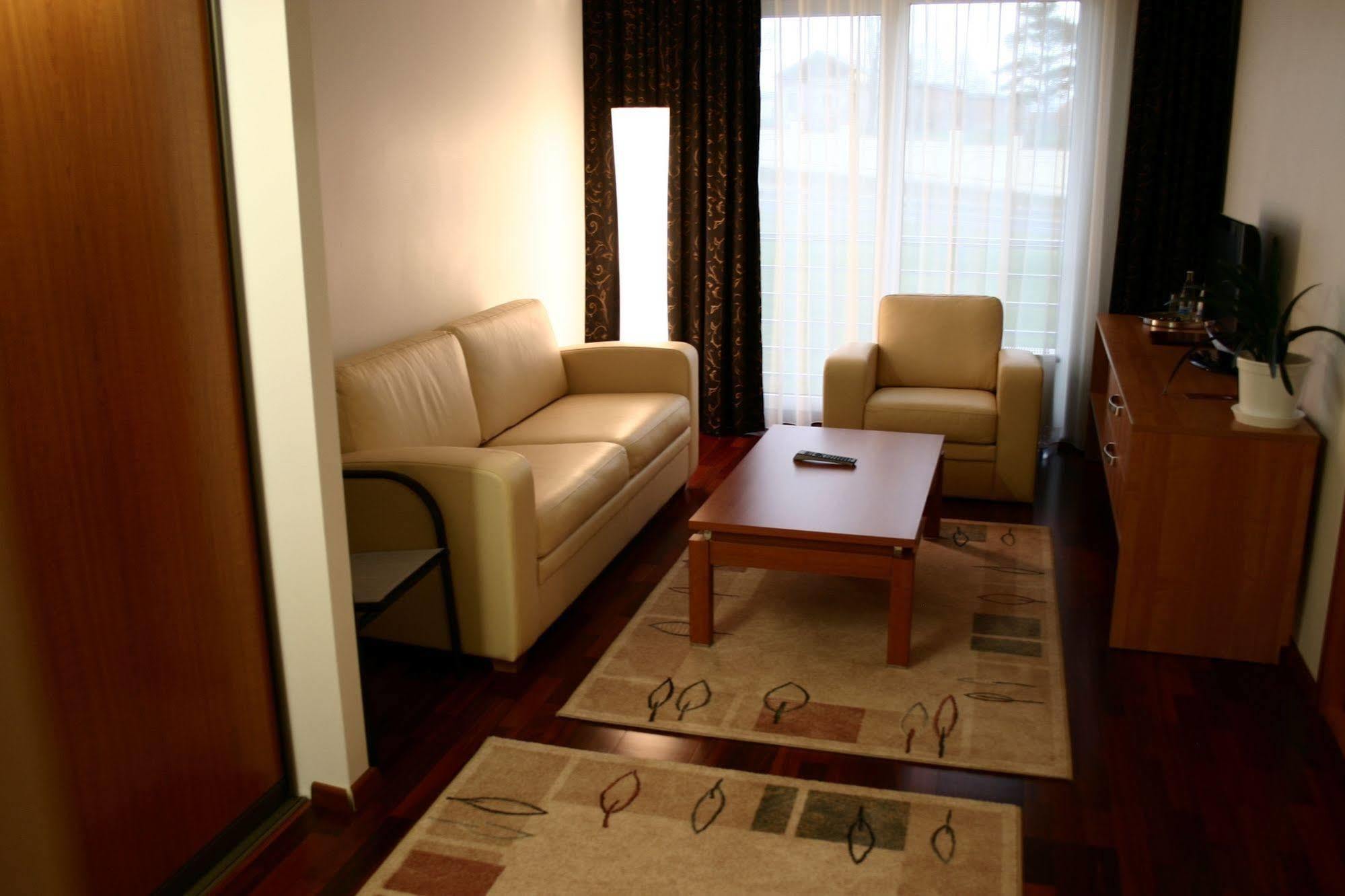 Raadimoisa Hotell Tartu Exterior photo